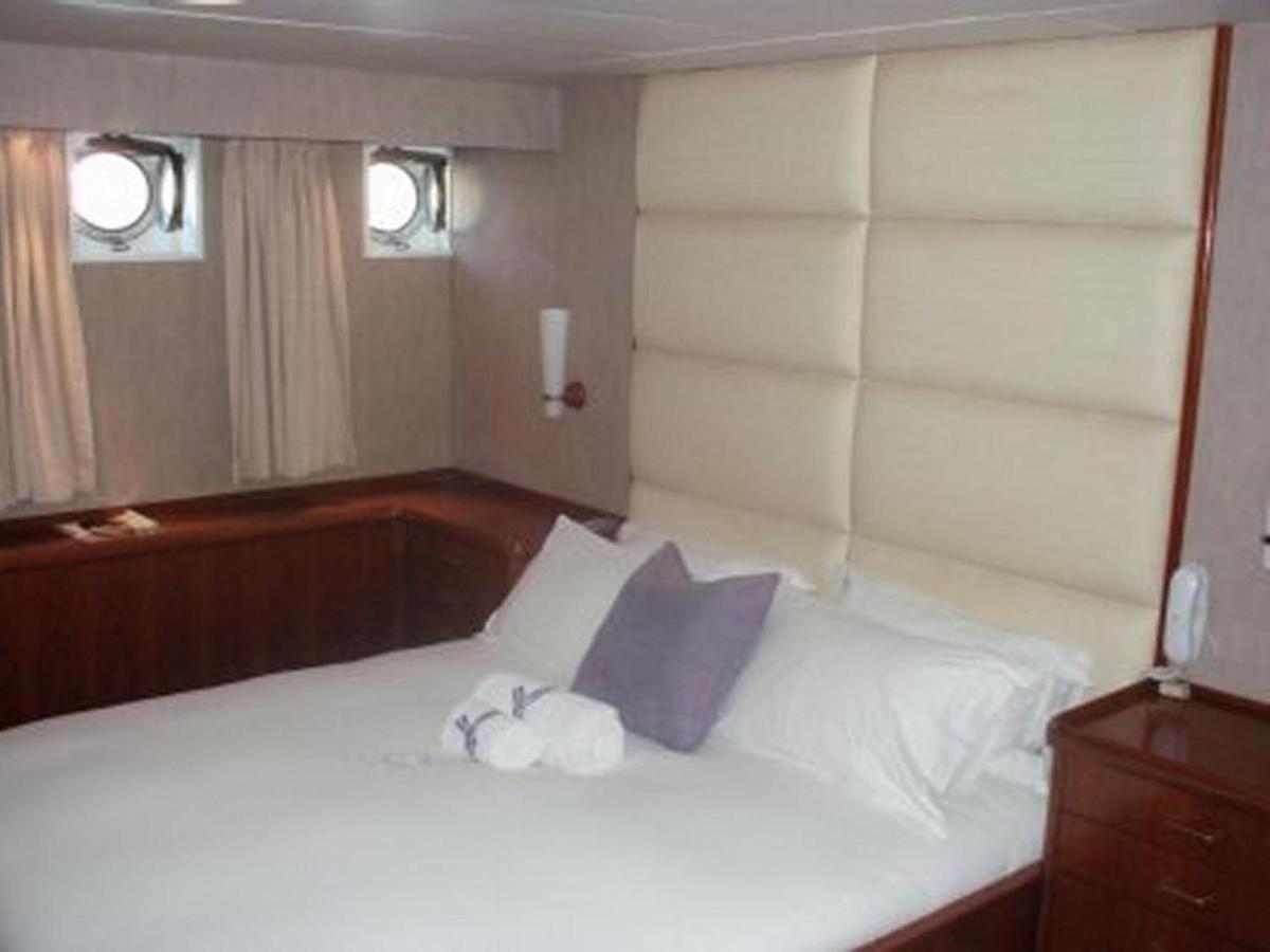 Motor Yacht Kiara Bed & Breakfast Cape Town Exterior foto